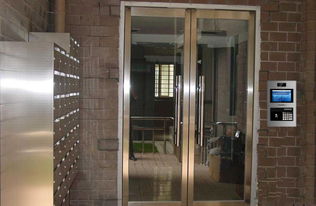 虎信自动门 以技术研发驱动智能安防，打造高效可靠的门禁考勤系统